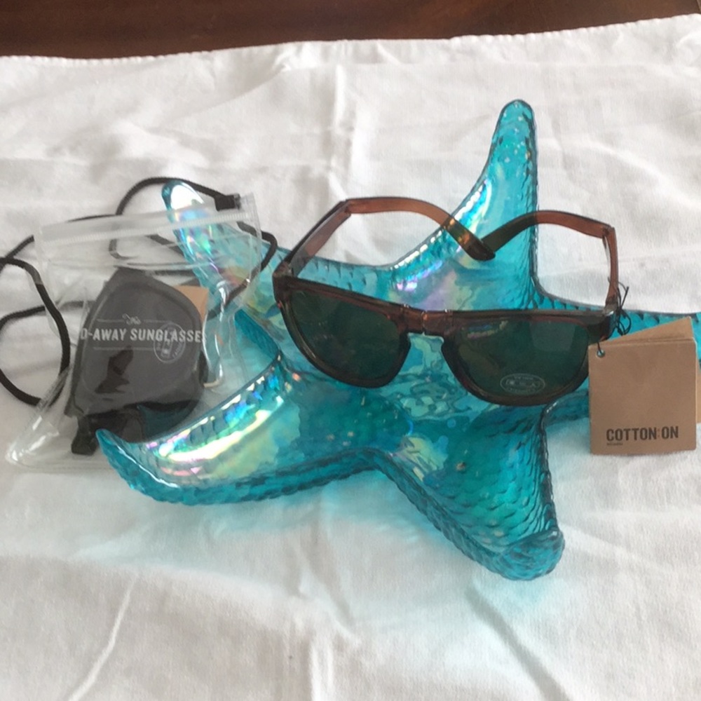 😎NWT So Very Cool & Fun Fold Away Unisex Sunglasses / Case Wardrobe Must Have😎